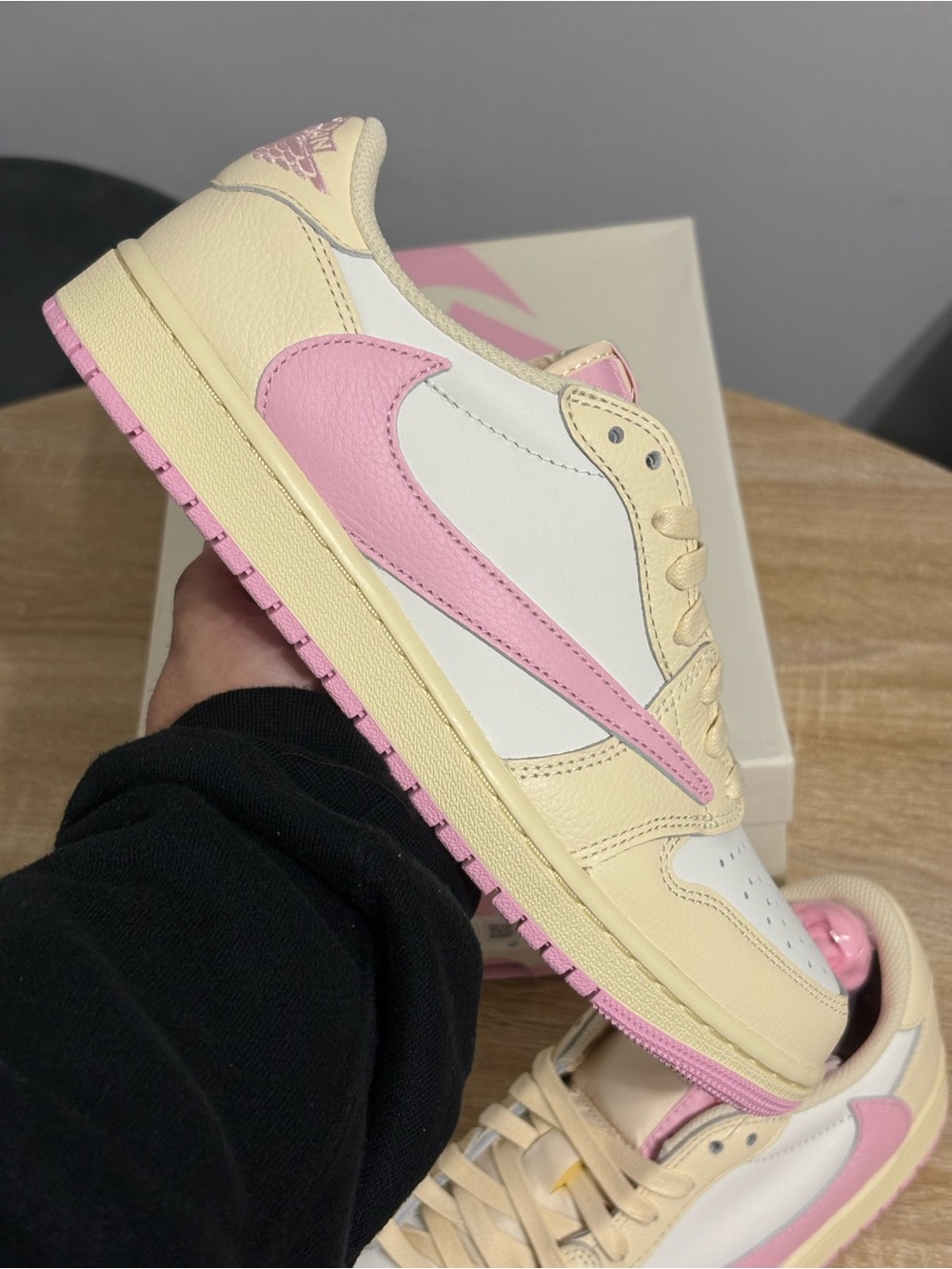 Jordan 1 low × Travis Scott Shy Pink